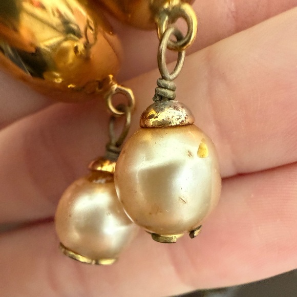 LOT 1734 24K gold plated CHANEL vintage hoop pearl CC clip on earrings - Picture 9 of 13